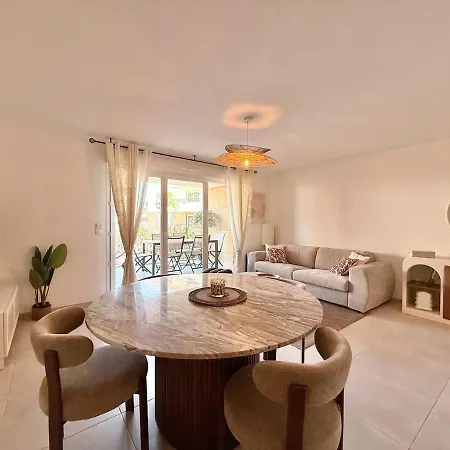 Moderne 2 Chambres, Jardin, Terrasse Et Garage Fréjus
