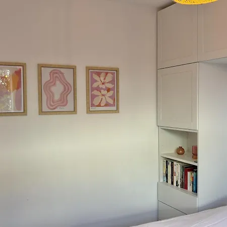 Daire Moderne 2 Chambres, Jardin, Terrasse Et Garage
